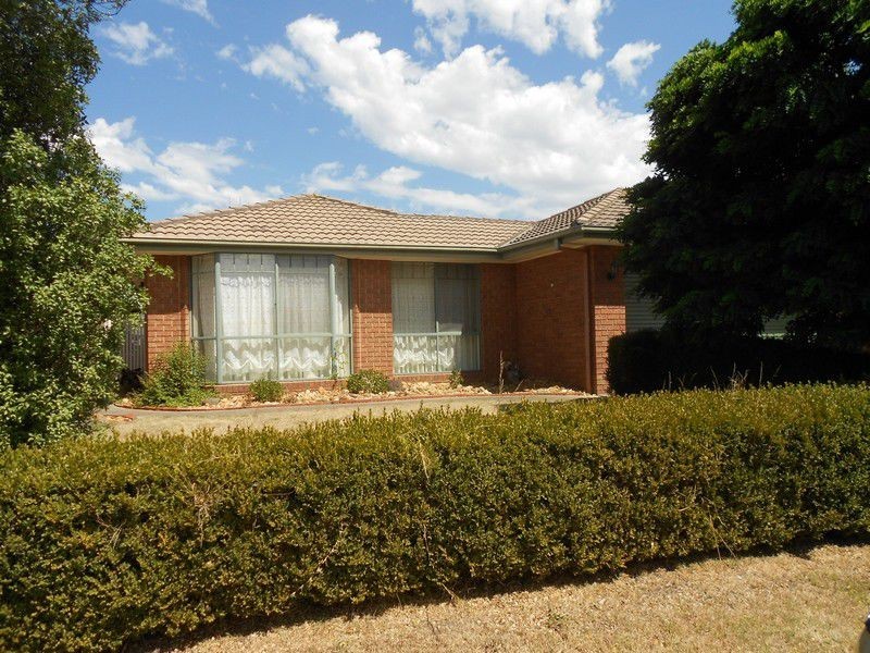 16 Plough Rise, Narre Warren South VIC 3805