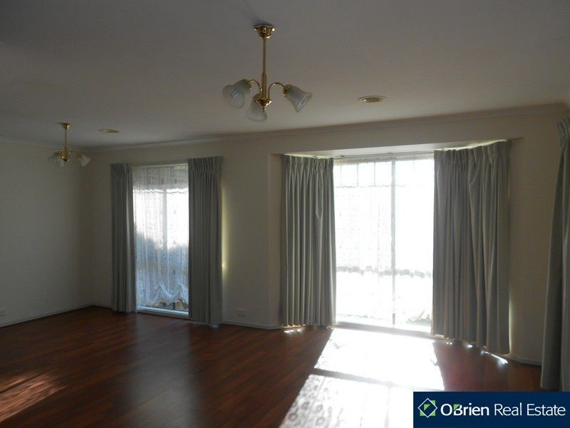 16 Plough Rise, Narre Warren South VIC 3805