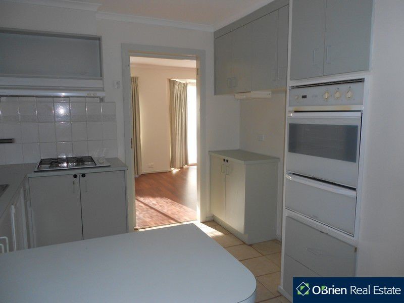 16 Plough Rise, Narre Warren South VIC 3805