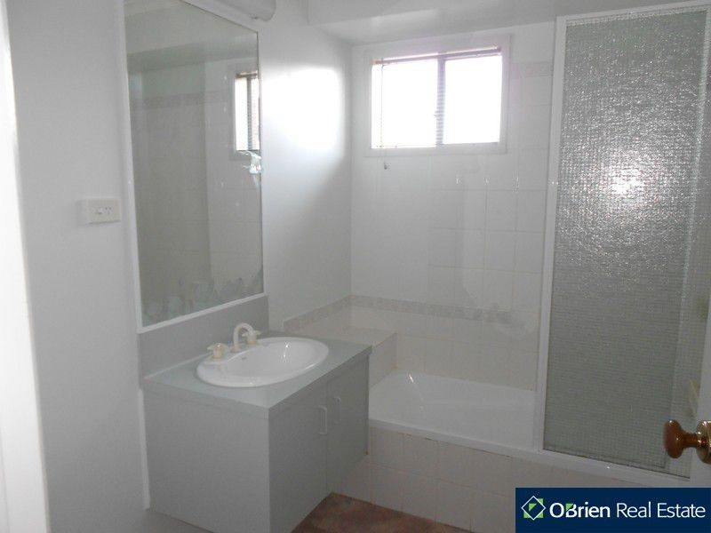 16 Plough Rise, Narre Warren South VIC 3805