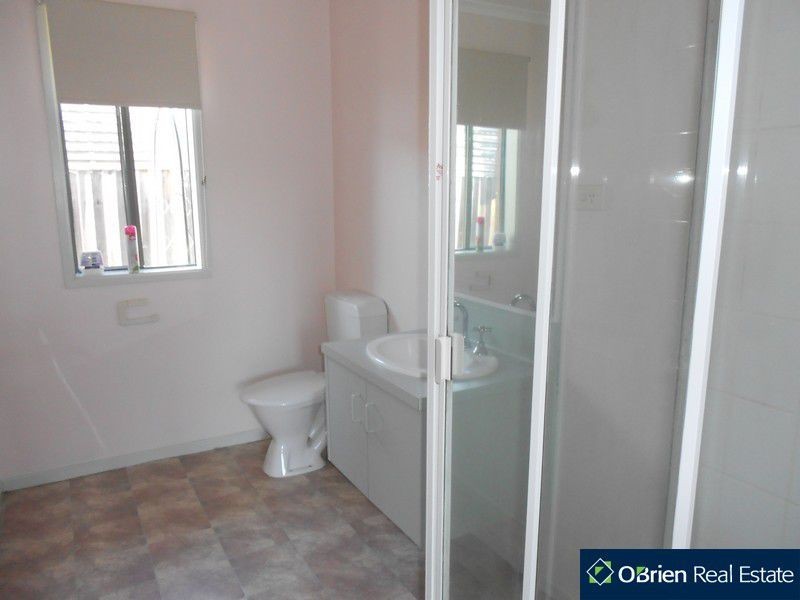 16 Plough Rise, Narre Warren South VIC 3805