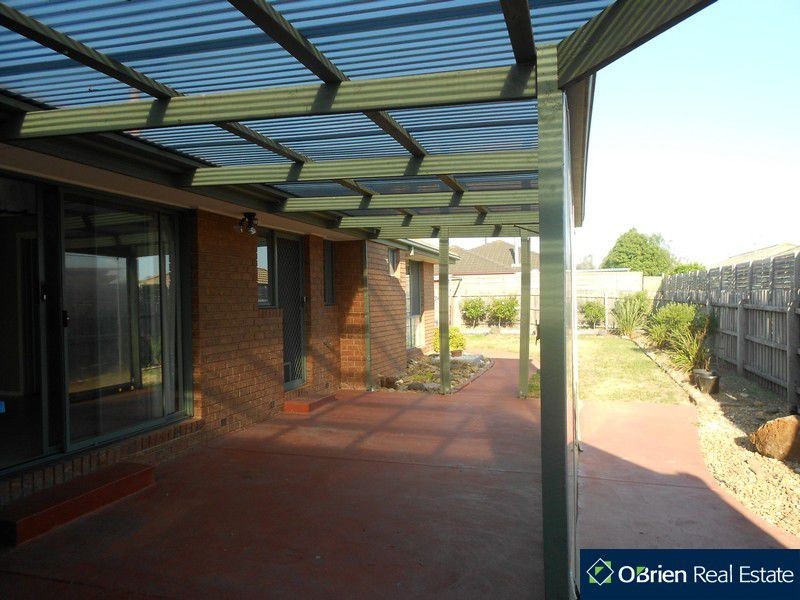 16 Plough Rise, Narre Warren South VIC 3805