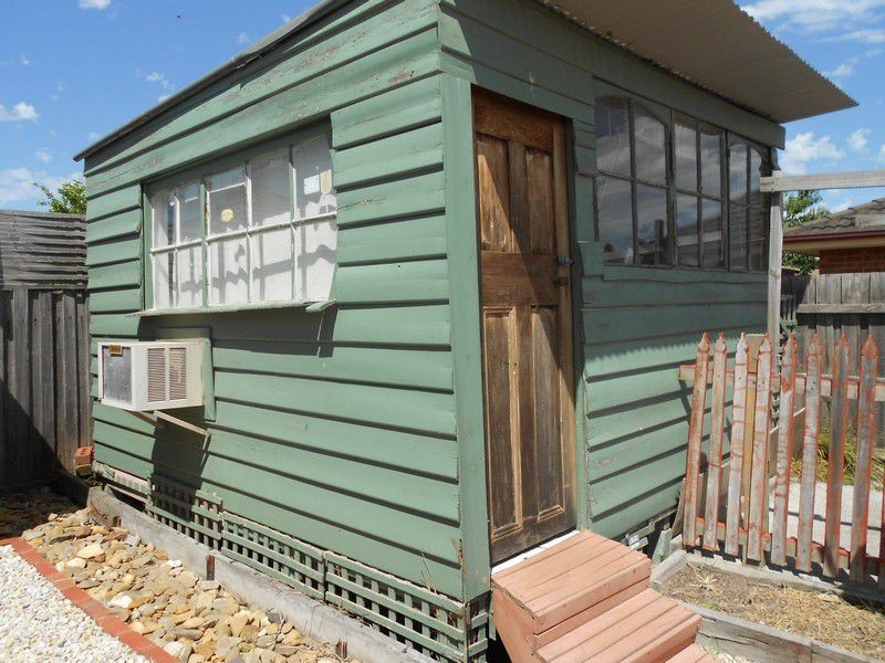 16 Plough Rise, Narre Warren South VIC 3805