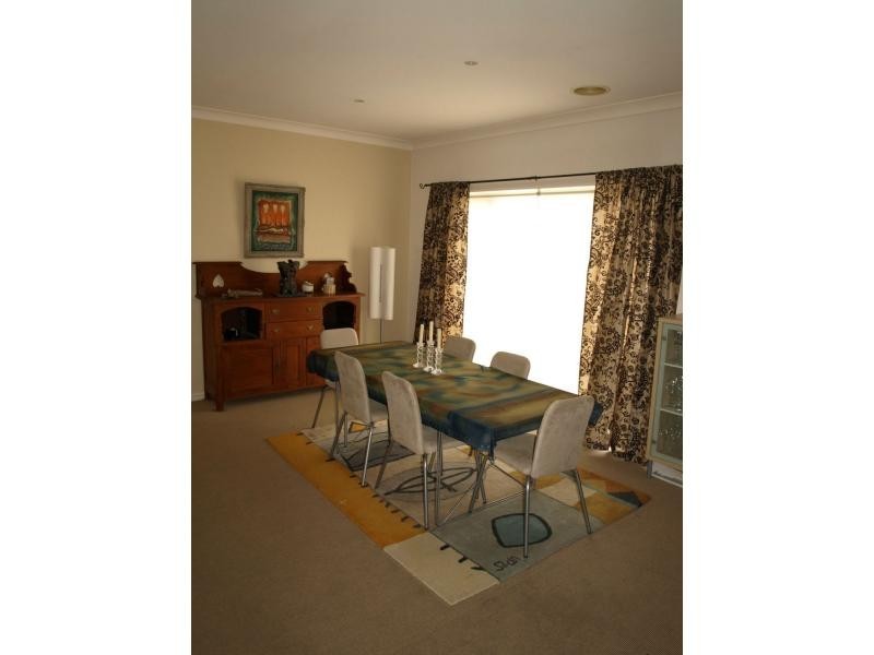 13 Eucumbene Drive, Berwick VIC 3806