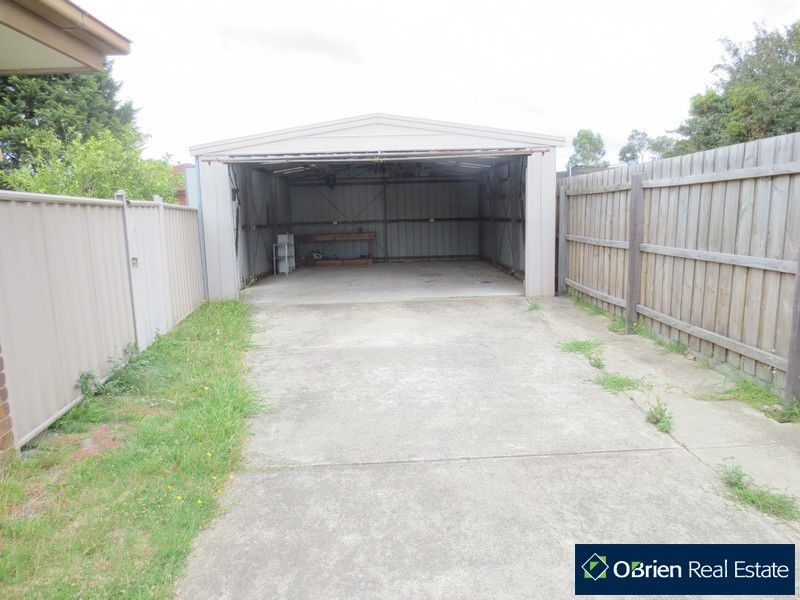 12 Mcquarie Court, Cranbourne North VIC 3977