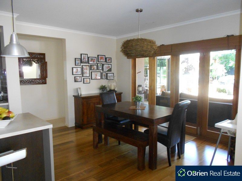 6 Lawton Grove, Berwick VIC 3806