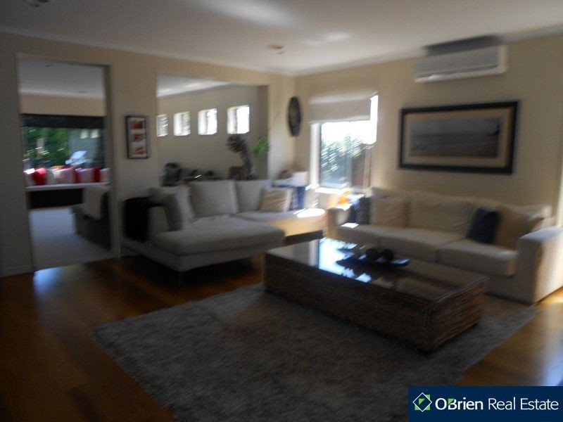 6 Lawton Grove, Berwick VIC 3806