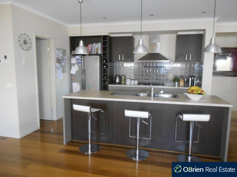 6 Lawton Grove, Berwick VIC 3806