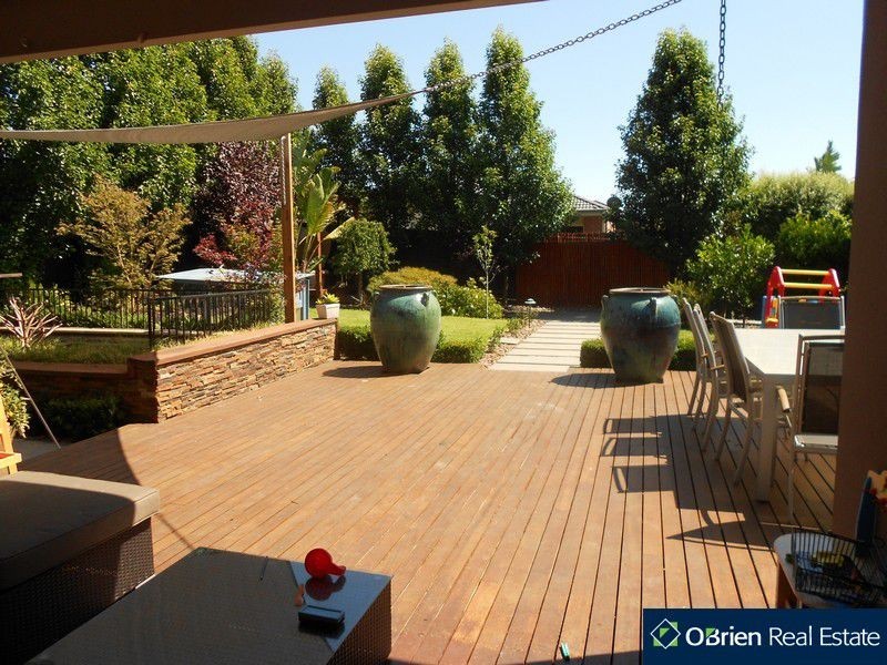 6 Lawton Grove, Berwick VIC 3806