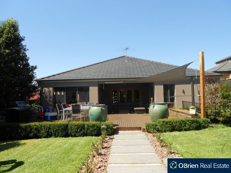 6 Lawton Grove, Berwick VIC 3806
