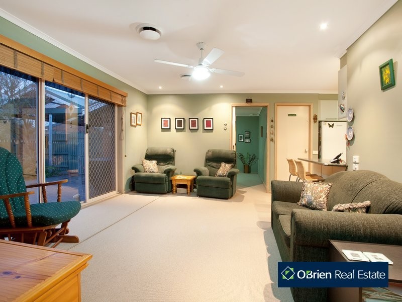 8 Barber Court, Berwick VIC 3806