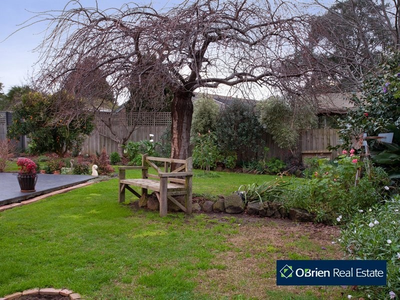 8 Barber Court, Berwick VIC 3806