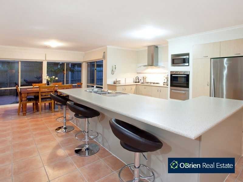 28 Warrenwood Place, Narre Warren VIC 3805