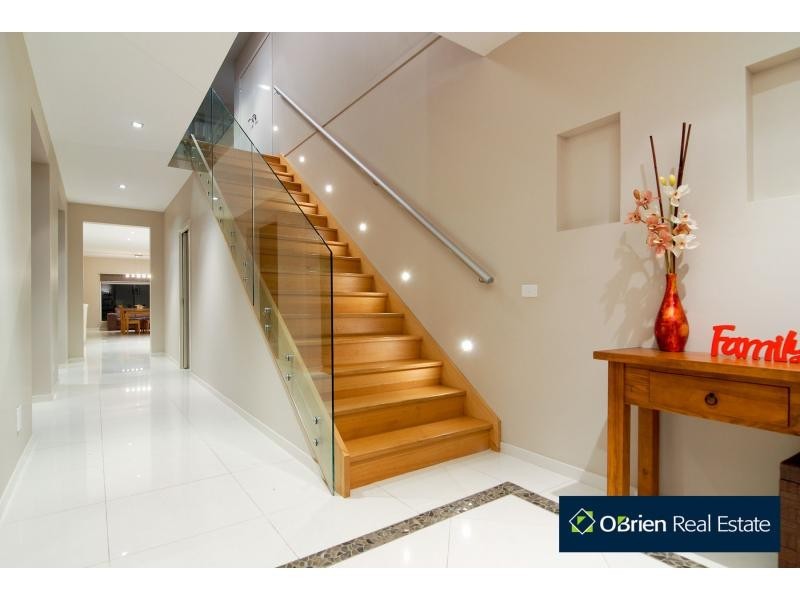 1 Glade Court, Berwick VIC 3806