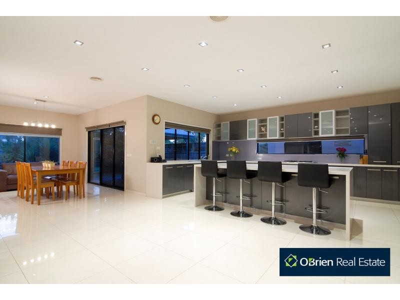 1 Glade Court, Berwick VIC 3806