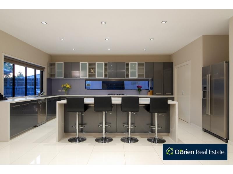 1 Glade Court, Berwick VIC 3806