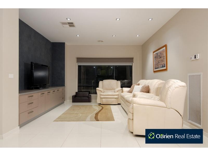 1 Glade Court, Berwick VIC 3806