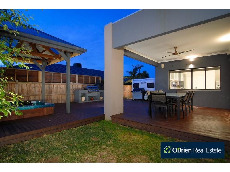 1 Glade Court, Berwick VIC 3806