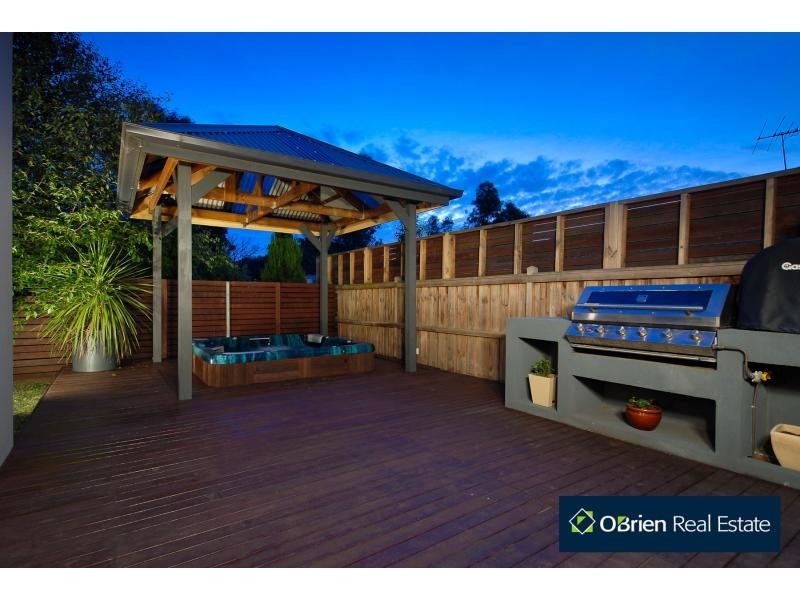 1 Glade Court, Berwick VIC 3806