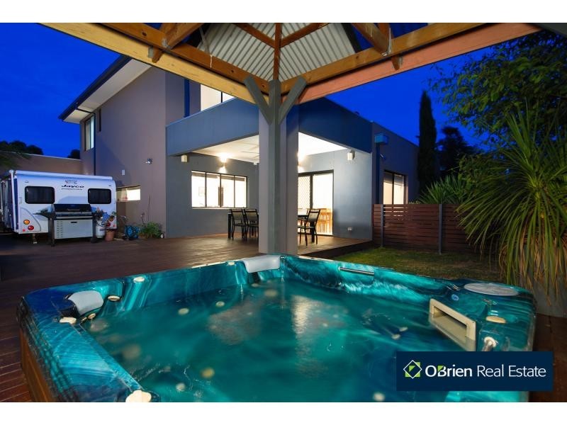 1 Glade Court, Berwick VIC 3806