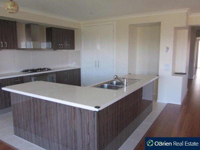 118 Ridgemont Drive, Berwick VIC 3806