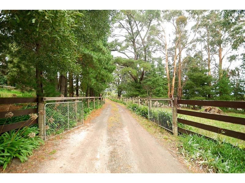 105 Lewis Road, Beaconsfield Upper VIC 3808