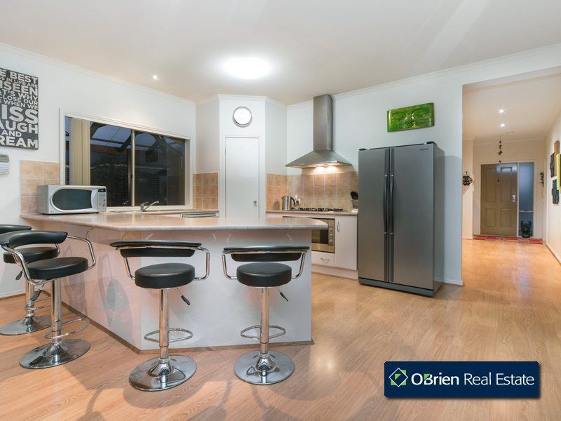 10 Spoonbill Street, Berwick VIC 3806