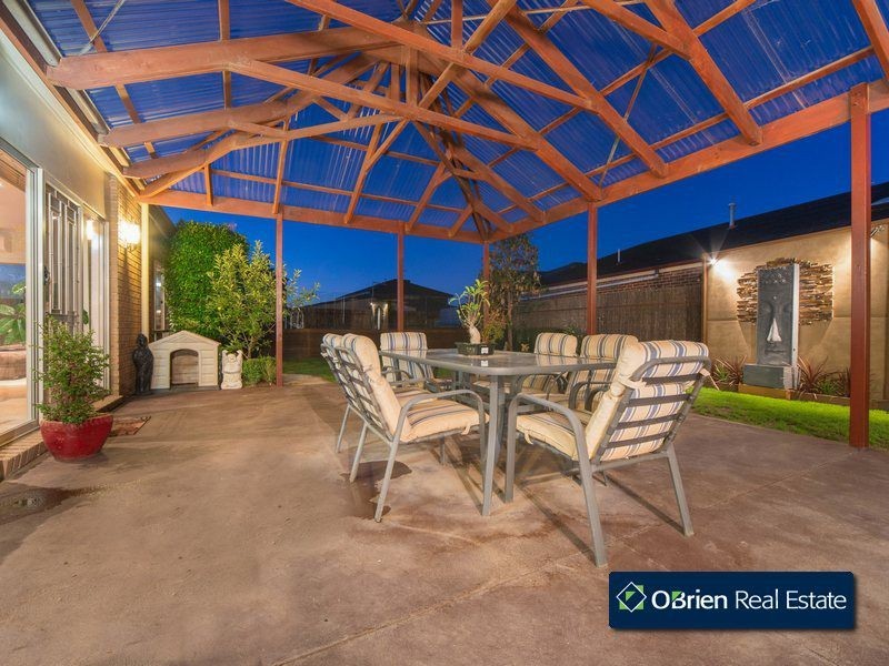 10 Spoonbill Street, Berwick VIC 3806