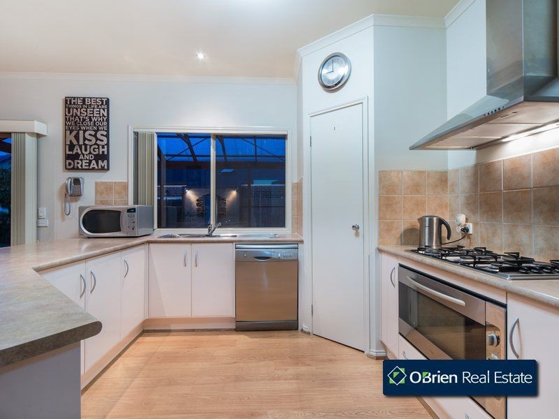 10 Spoonbill Street, Berwick VIC 3806