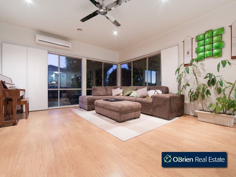 10 Spoonbill Street, Berwick VIC 3806