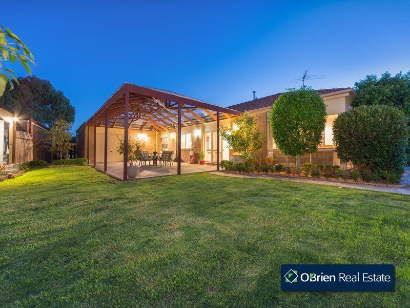 10 Spoonbill Street, Berwick VIC 3806