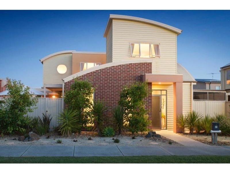 21 Flinders Chase, Pakenham VIC 3810
