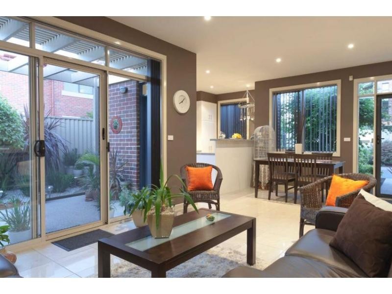 21 Flinders Chase, Pakenham VIC 3810