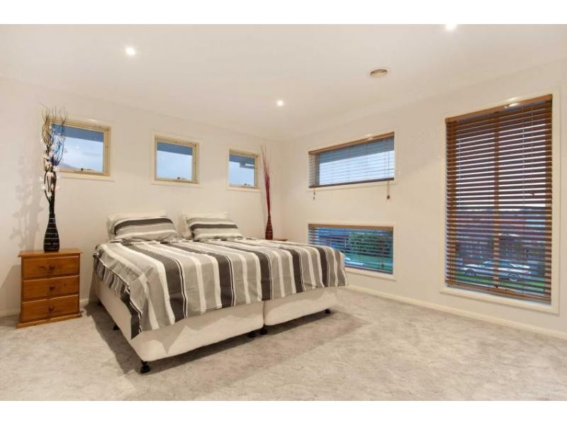 54 Parkwood Avenue, Narre Warren South VIC 3805