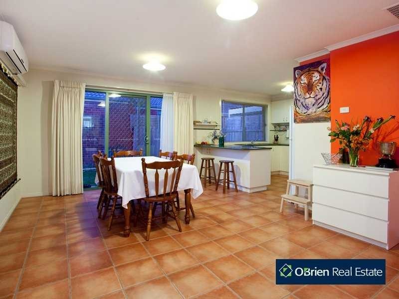 16 Grand Arch Way, Berwick VIC 3806