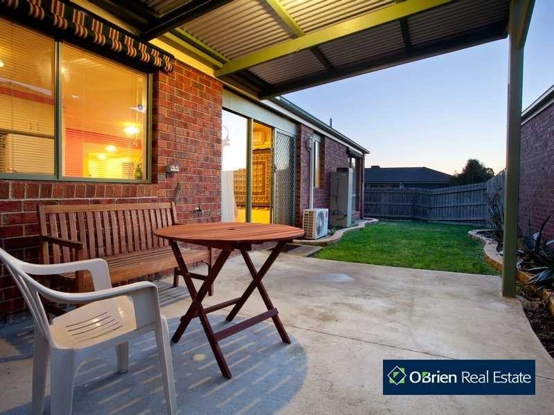 16 Grand Arch Way, Berwick VIC 3806