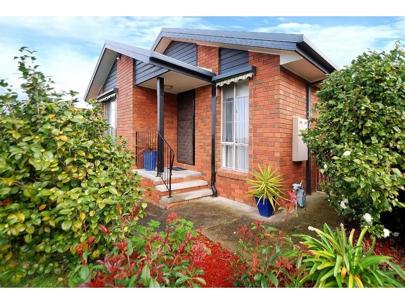 Unit 2/104 Mansfield Street, Berwick VIC 3806