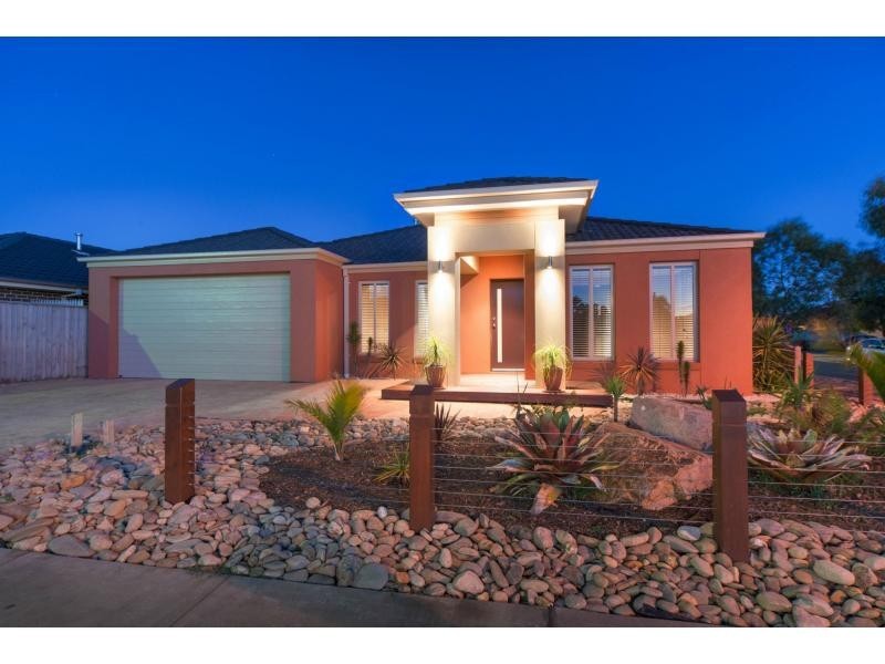 2 Dan Morgan Drive, Cranbourne East VIC 3977