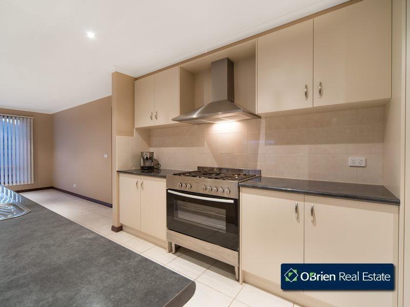 2 Dan Morgan Drive, Cranbourne East VIC 3977