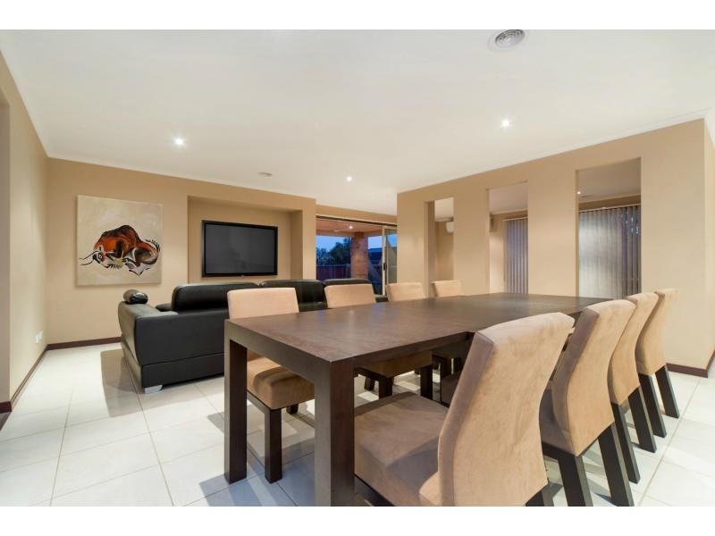 2 Dan Morgan Drive, Cranbourne East VIC 3977