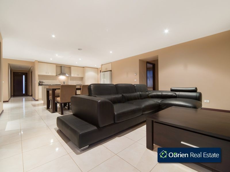 2 Dan Morgan Drive, Cranbourne East VIC 3977
