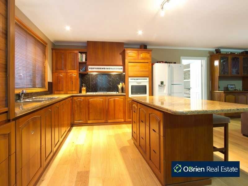 31 Valepark Crescent, Cranbourne VIC 3977