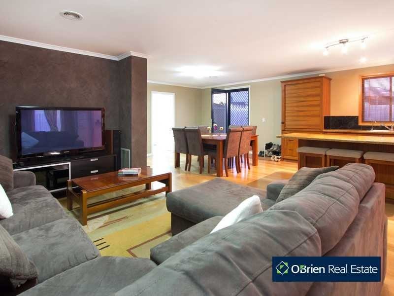 31 Valepark Crescent, Cranbourne VIC 3977