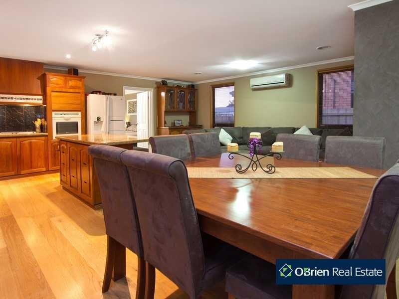 31 Valepark Crescent, Cranbourne VIC 3977