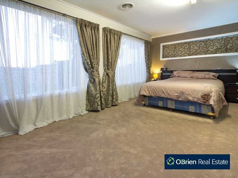 31 Valepark Crescent, Cranbourne VIC 3977