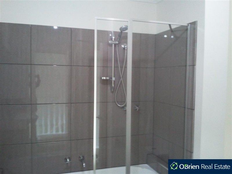 14/11 Howqua Place, Pakenham VIC 3810