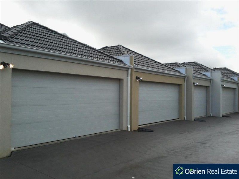 14/11 Howqua Place, Pakenham VIC 3810