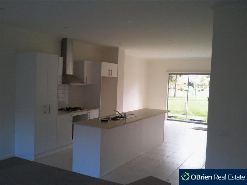 7/11 Howqua Place, Pakenham VIC 3810