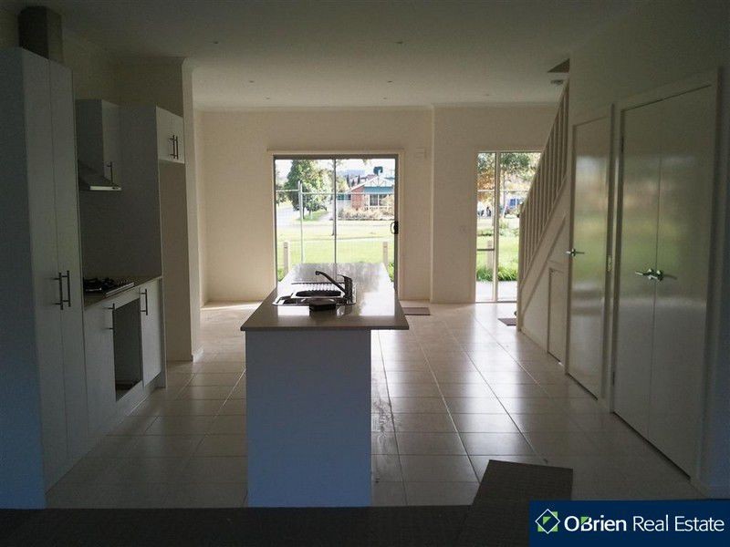 7/11 Howqua Place, Pakenham VIC 3810