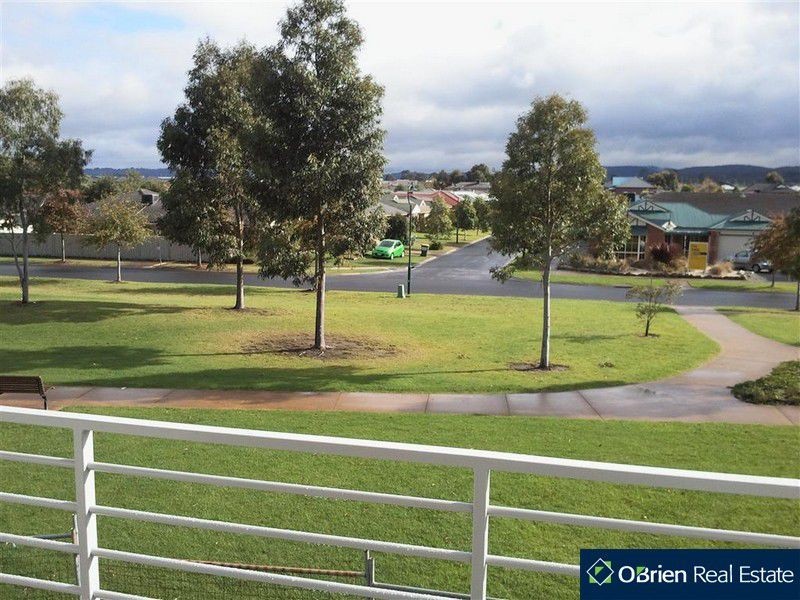 7/11 Howqua Place, Pakenham VIC 3810